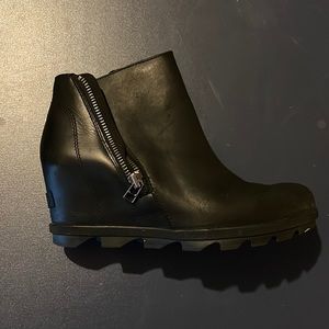 Great Condition JOAN OF ARCTIC™ WEDGE II CHELSEA BOOTIE